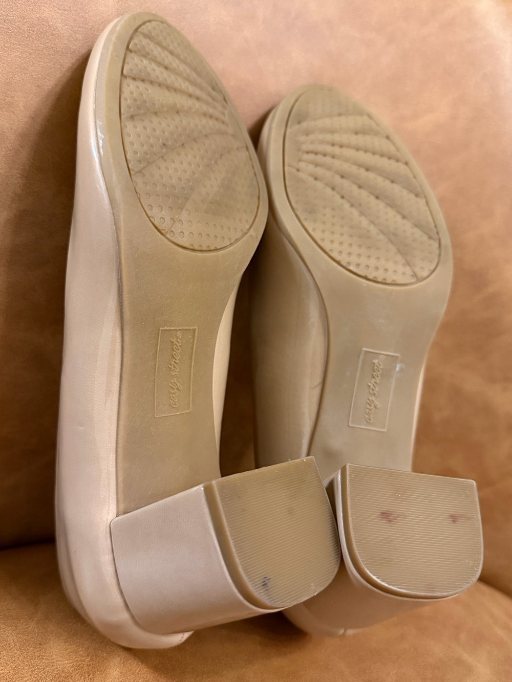 Easy Street Beige Block Heel Pump. Size 8. - Picture 9 of 14
